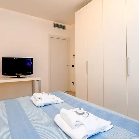 Apartment La Castellana Lake View *