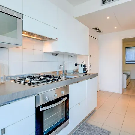 La Castellana Lake View Apartment